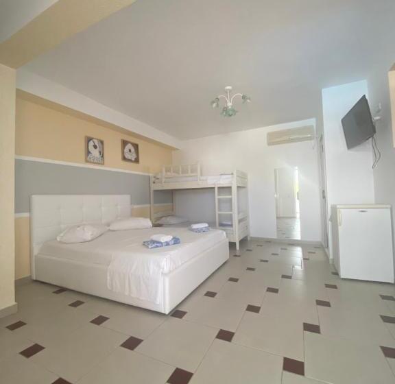 四人标准间, Qeparo Napolon Complex