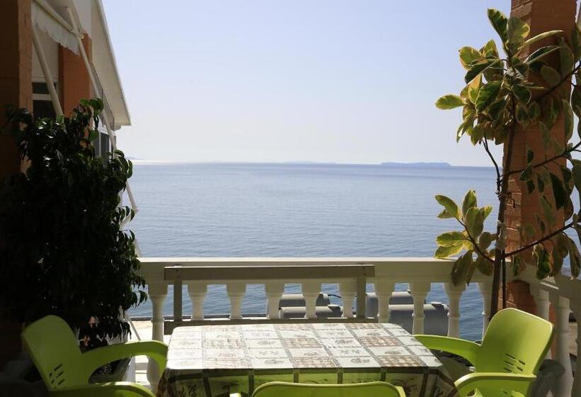 标准三人间, Qeparo Napolon Complex