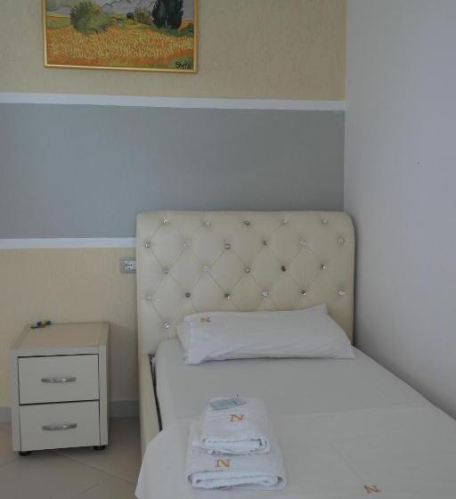 标准三人间, Qeparo Napolon Complex