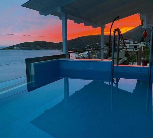 带海景的复工套房, Qeparo Napolon Complex