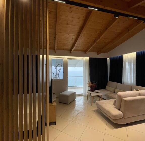 带海景的复工套房, Qeparo Napolon Complex