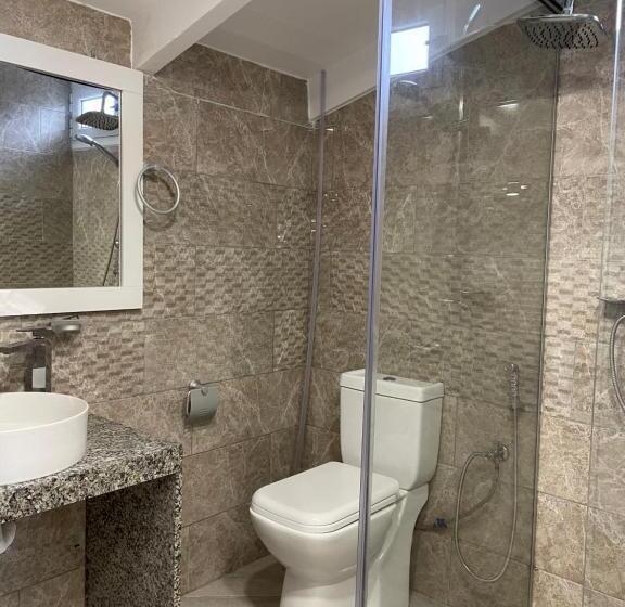 带海景的复工套房, Qeparo Napolon Complex