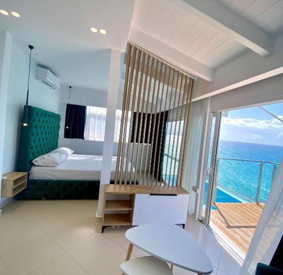 套房配有游泳池, Qeparo Napolon Complex