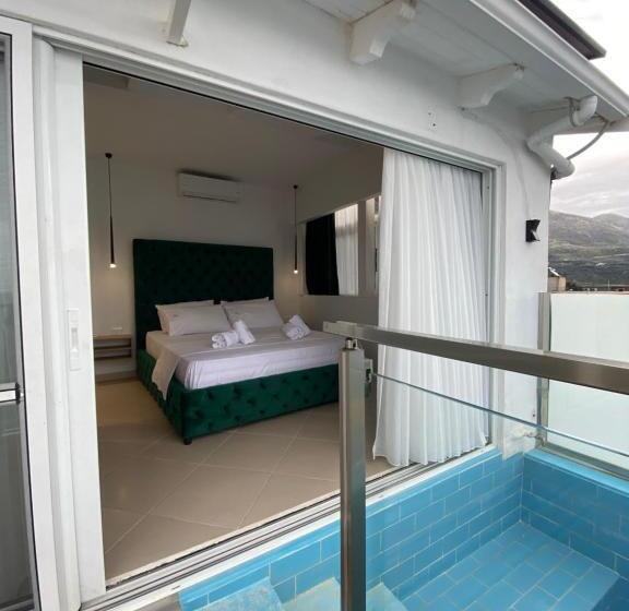 套房配有游泳池, Qeparo Napolon Complex