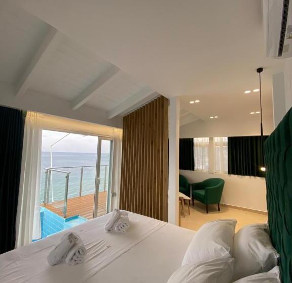 套房配有游泳池, Qeparo Napolon Complex