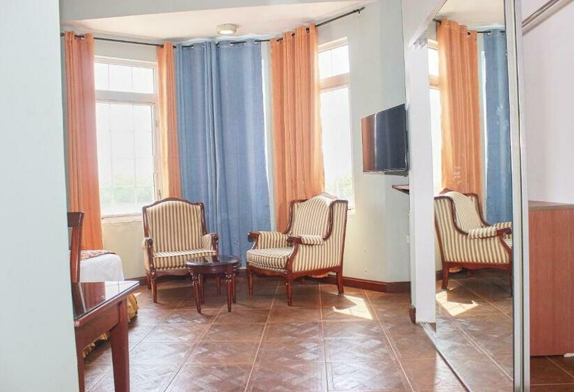 Deluxe Suite King Bed, The Congress