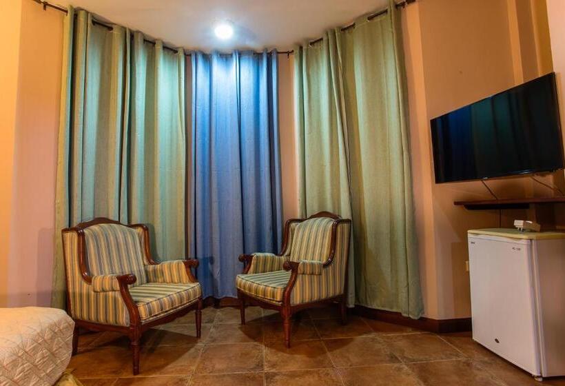 Deluxe Suite King Bed, The Congress