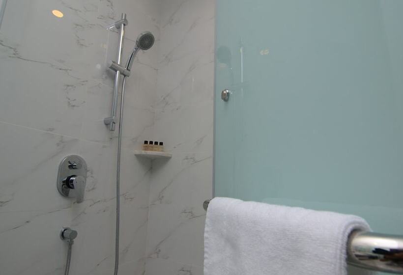 جناح, The Leverage Business Hotel Skudai