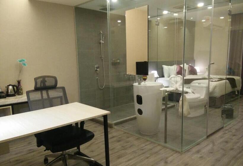 جناح, The Leverage Business Hotel Skudai