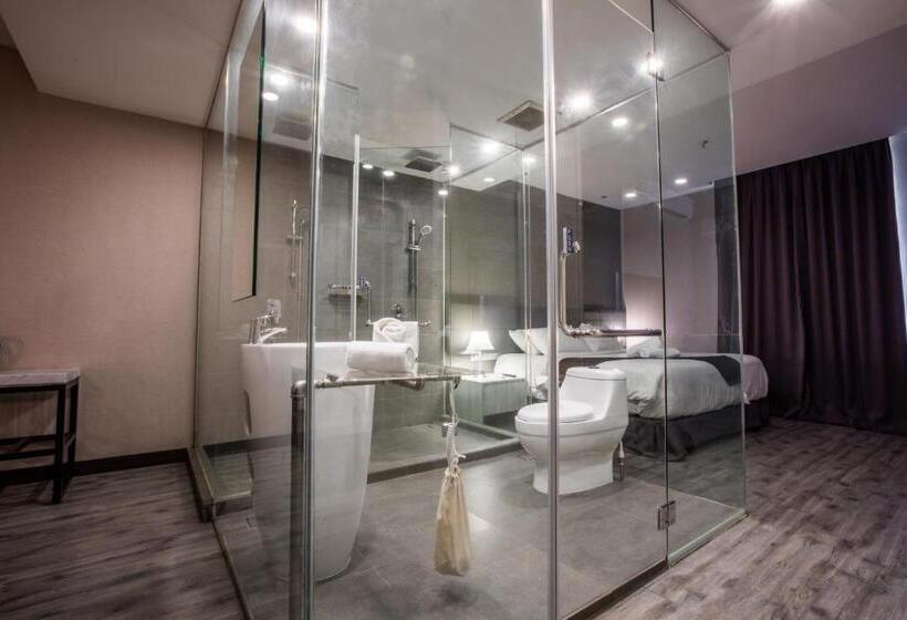 جناح, The Leverage Business Hotel Skudai