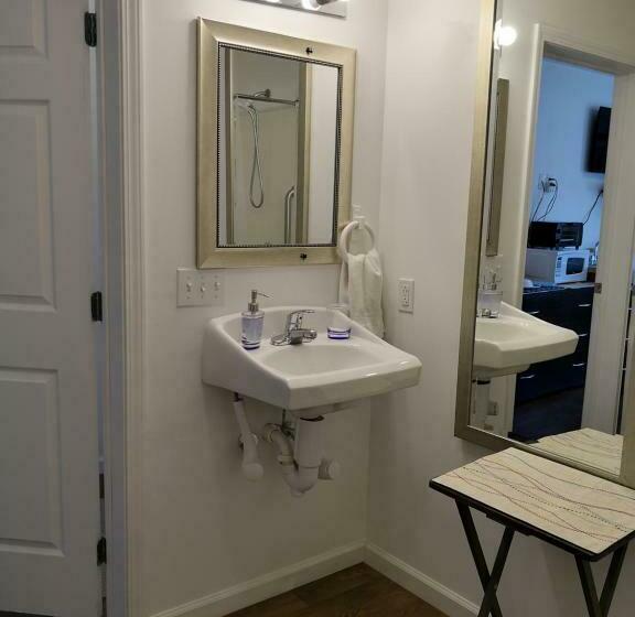 장애인을 위한 킹사이즈 침대 스탠다드 룸, Apple Inn And Suites Cooperstown Area