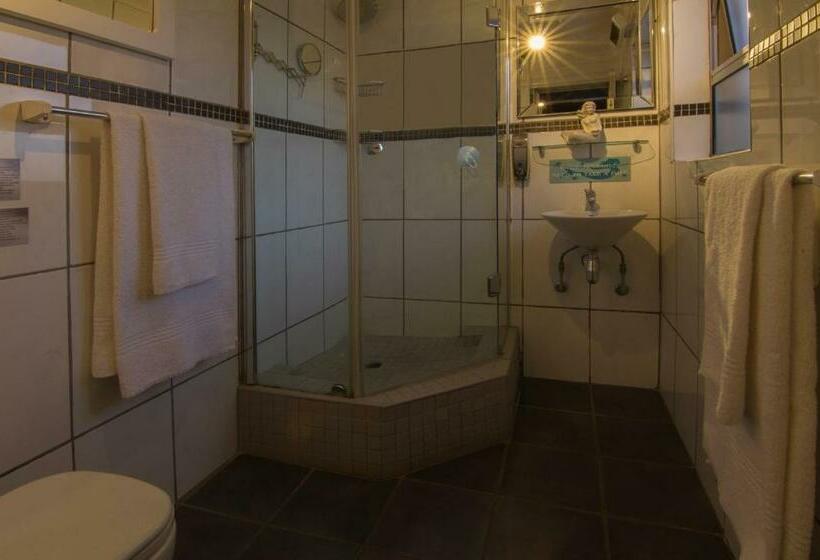 חדר אקונומי, Club Cocomo