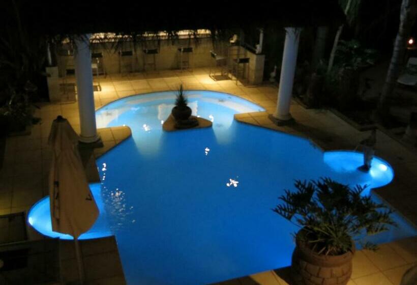 חדר אקונומי, Club Cocomo