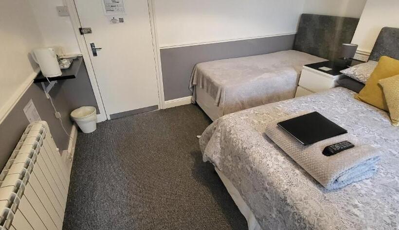 غرفة قياسية ثلاثية, The Aldor