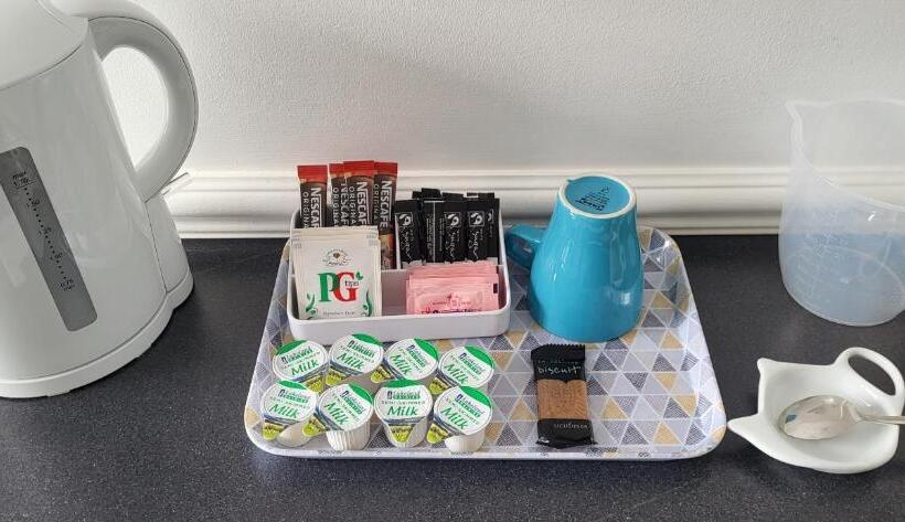 غرفة عائلية, The Aldor