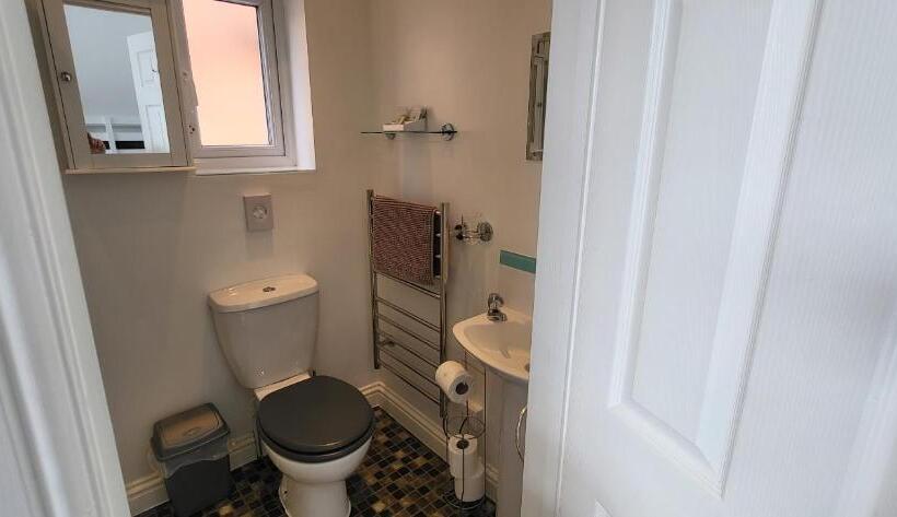 غرفة عائلية, The Aldor