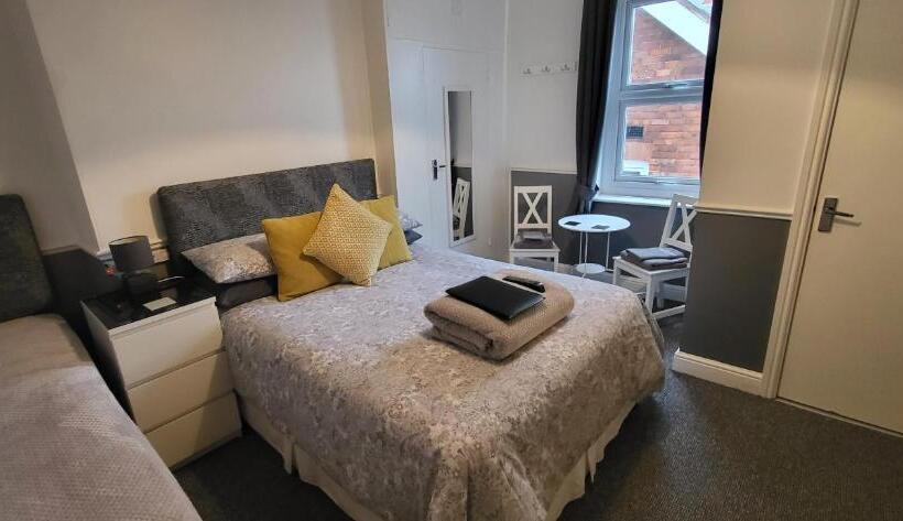 غرفة قياسية ثلاثية, The Aldor