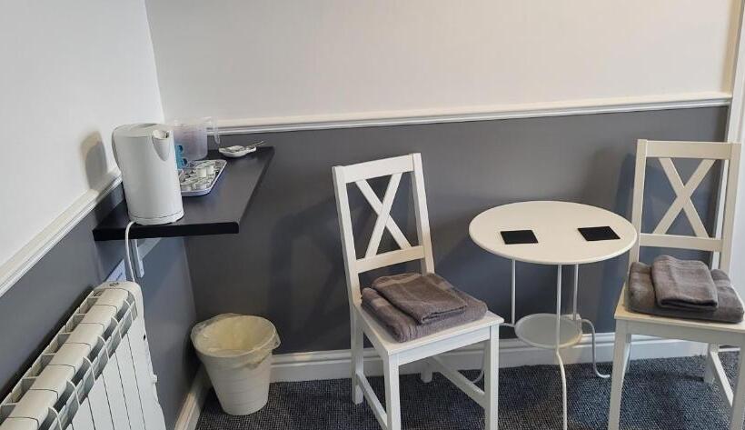 غرفة قياسية ثلاثية, The Aldor