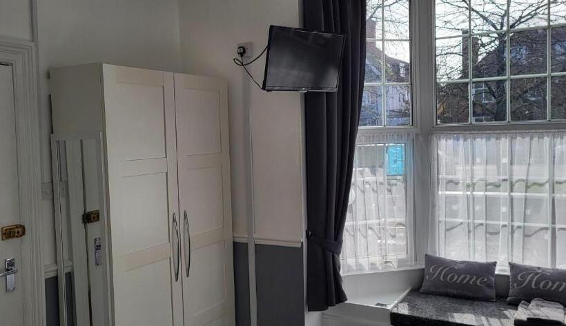 ファミリールーム, The Aldor