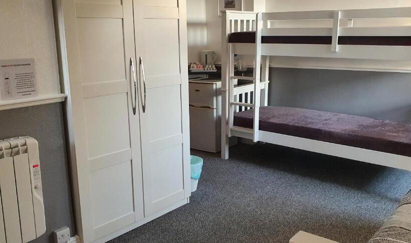 غرفة عائلية, The Aldor