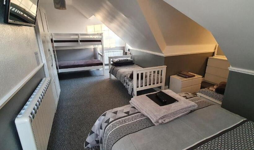 غرفة عائلية, The Aldor