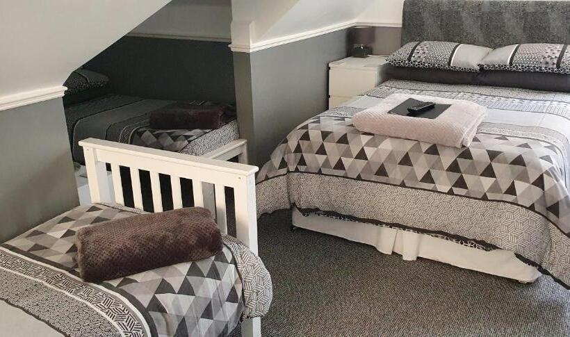 غرفة عائلية, The Aldor