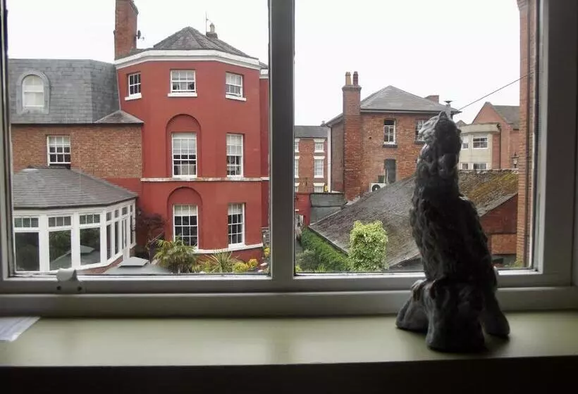 庭の見えるシングルルーム, Darwins Townhouse