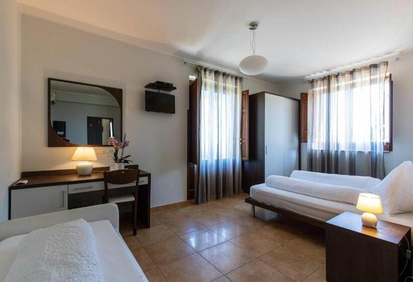 スタンダード４人部屋, Villa Ginevra Resort Agrituristico