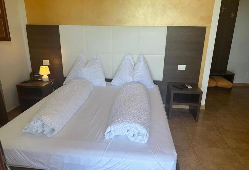 スタンダード４人部屋, Villa Ginevra Resort Agrituristico