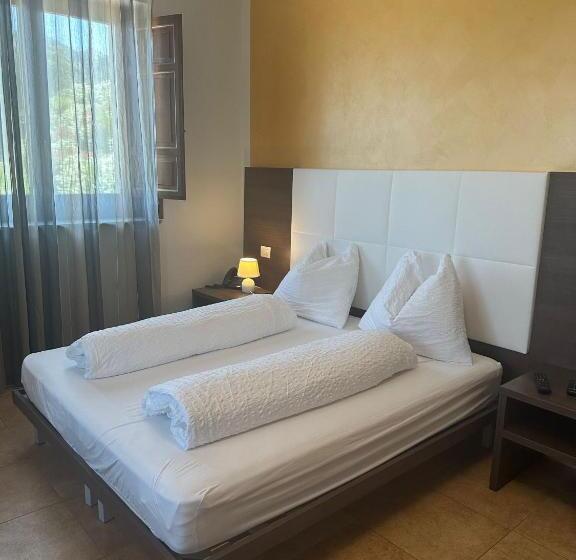 スタンダード４人部屋, Villa Ginevra Resort Agrituristico