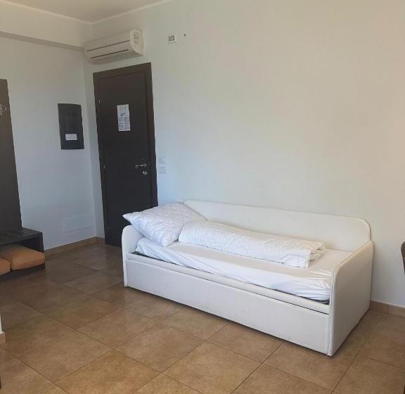 スタンダード４人部屋, Villa Ginevra Resort Agrituristico