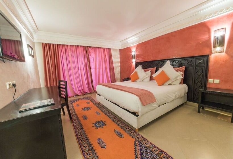 اتاق استاندارد با چشم‌انداز استخر, Club Paradisio