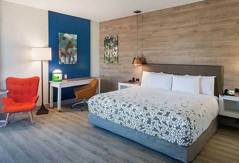 클래식 룸 킹 침대, Four Points By Sheraton Plano