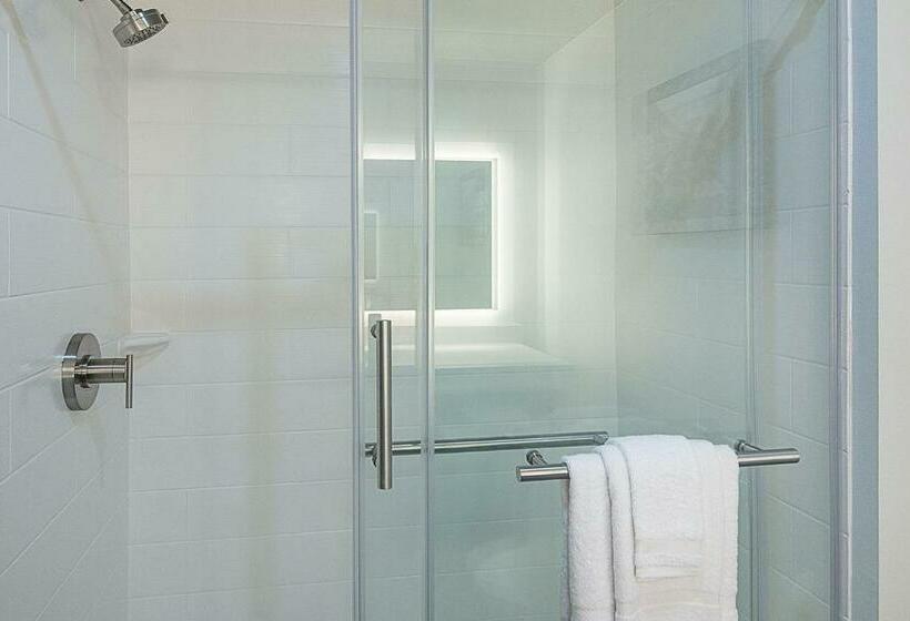 클래식 룸 킹 침대, Four Points By Sheraton Plano