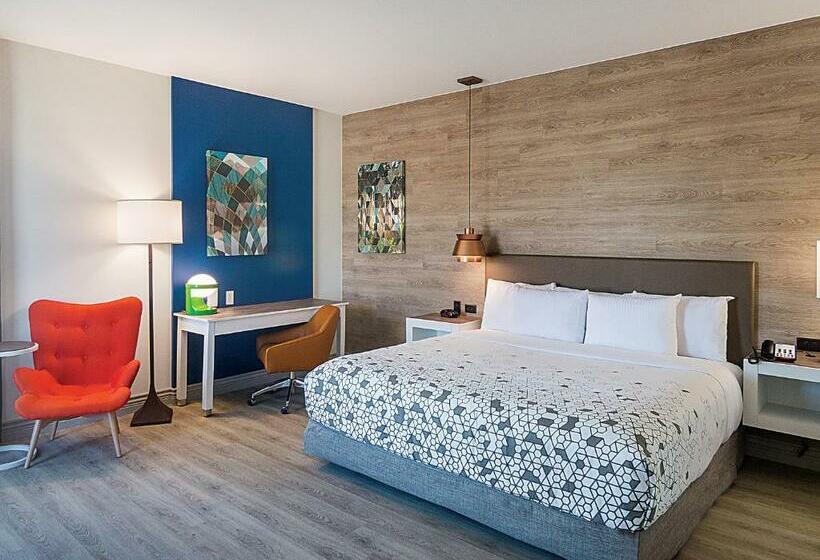 클래식 룸 킹 침대, Four Points By Sheraton Plano