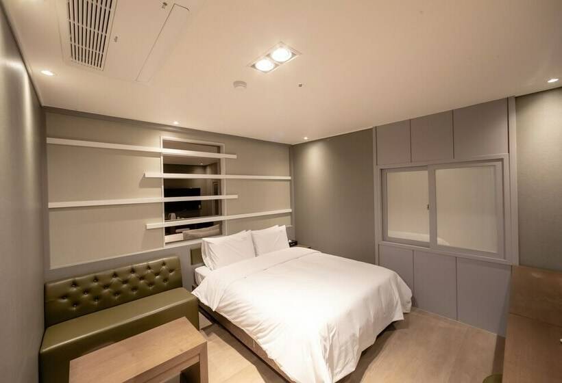 Номер Deluxe, Lin