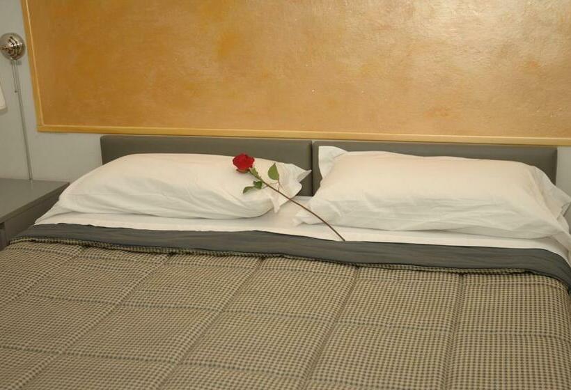 اتاق استاندارد با سرویس بهداشتی مشترک, Melody House