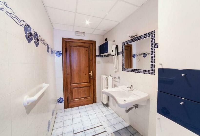 اتاق استاندارد با سرویس بهداشتی مشترک, Melody House