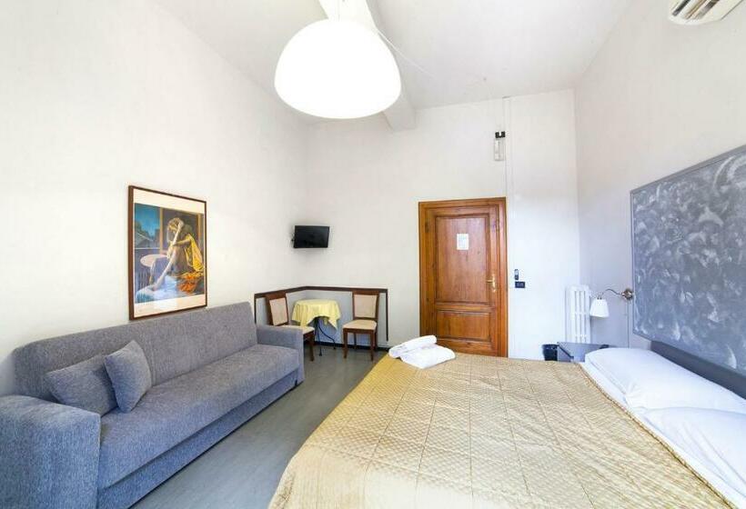 اتاق استاندارد سه تخته با سرویس بهداشتی مشترک, Melody House