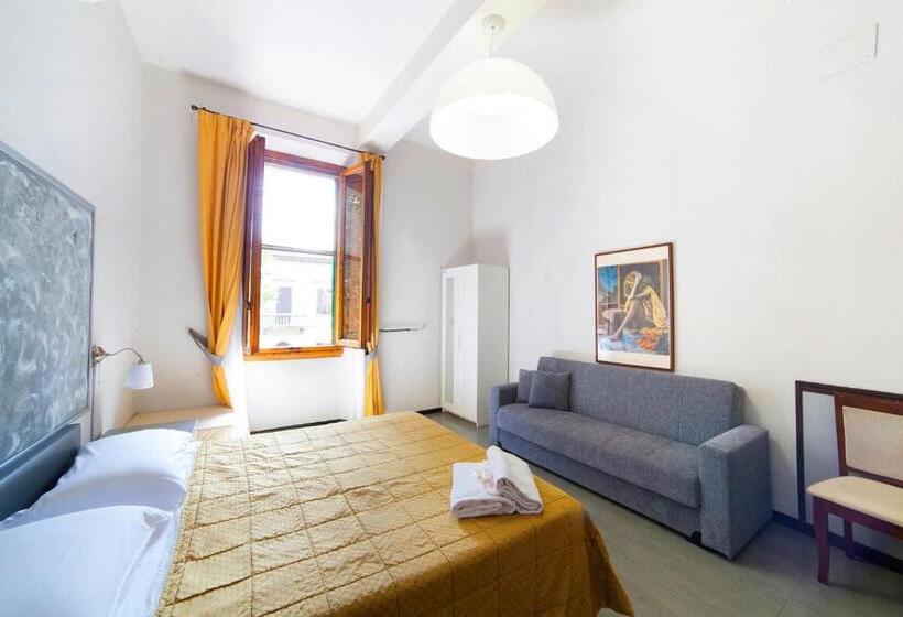 اتاق استاندارد سه تخته با سرویس بهداشتی مشترک, Melody House