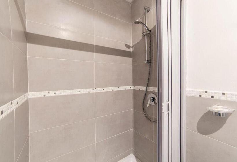 اتاق استاندارد سه نفره, Melody House