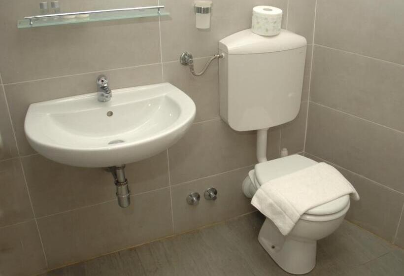 اتاق استاندارد یک نفره, Melody House