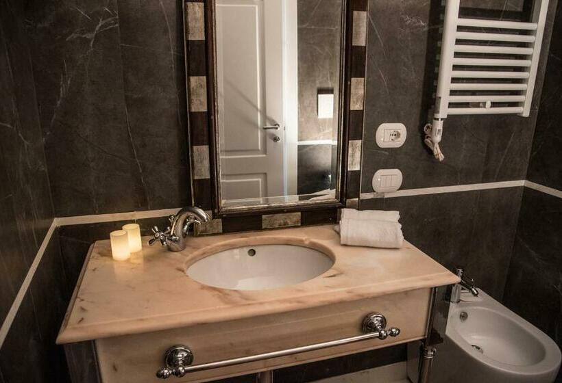 اتاق لوکس, Monte Cenci