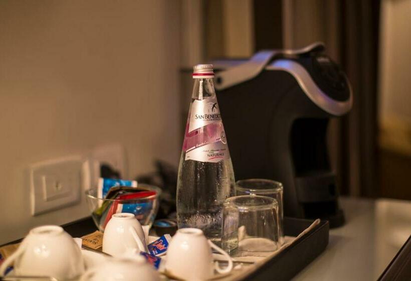 اتاق لوکس, Monte Cenci