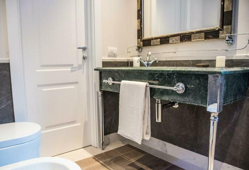 اتاق سوپریور, Monte Cenci