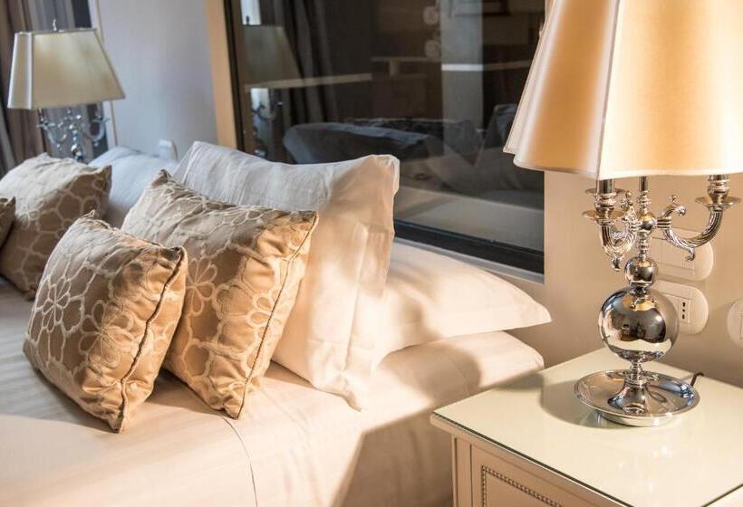 اتاق لوکس, Monte Cenci