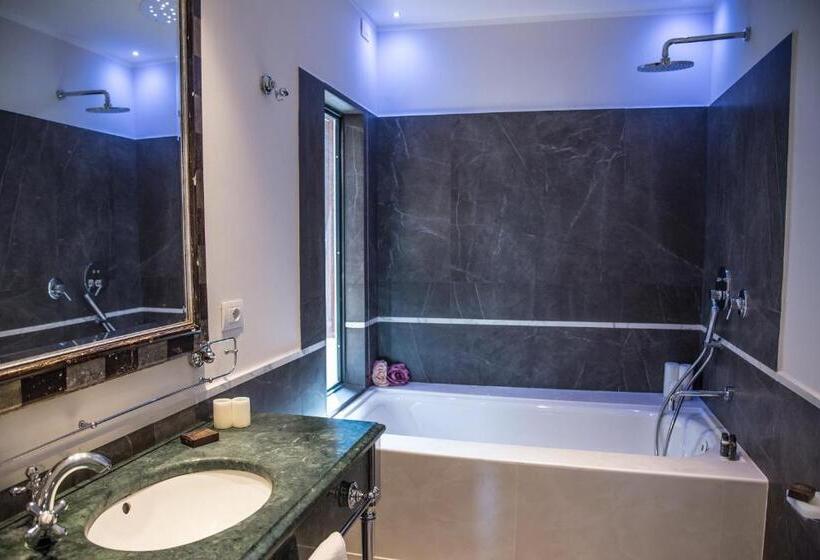 اتاق لوکس, Monte Cenci