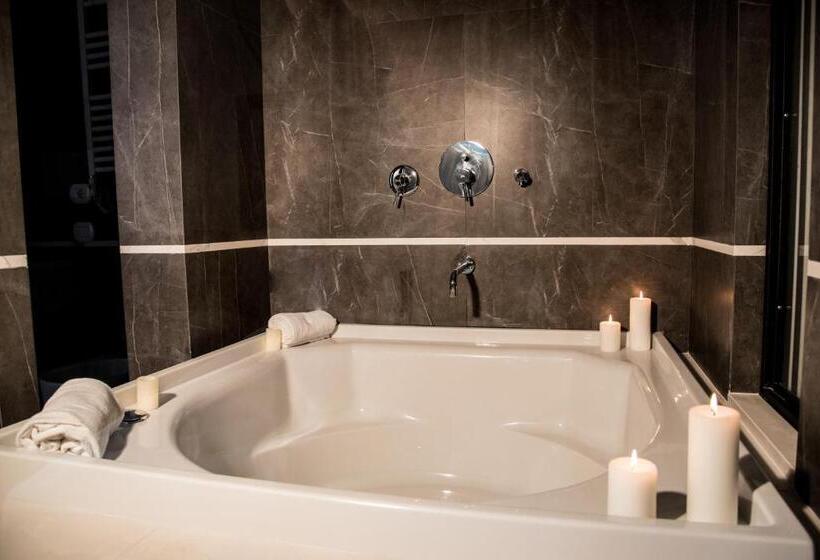 اتاق لوکس, Monte Cenci