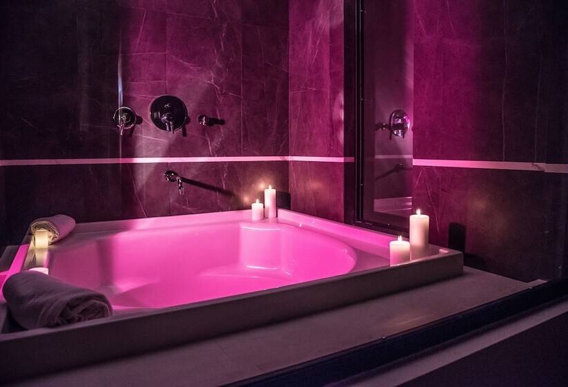 اتاق لوکس, Monte Cenci