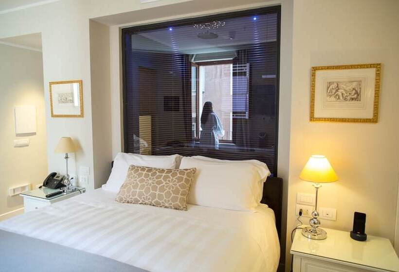 اتاق لوکس, Monte Cenci